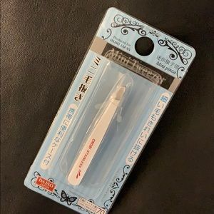 Brand New in Packaging Daiso Mini Tweezers White